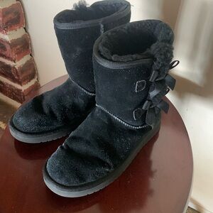 Uggs Koolaburra black with ribbon bow sides size 6 Coquette